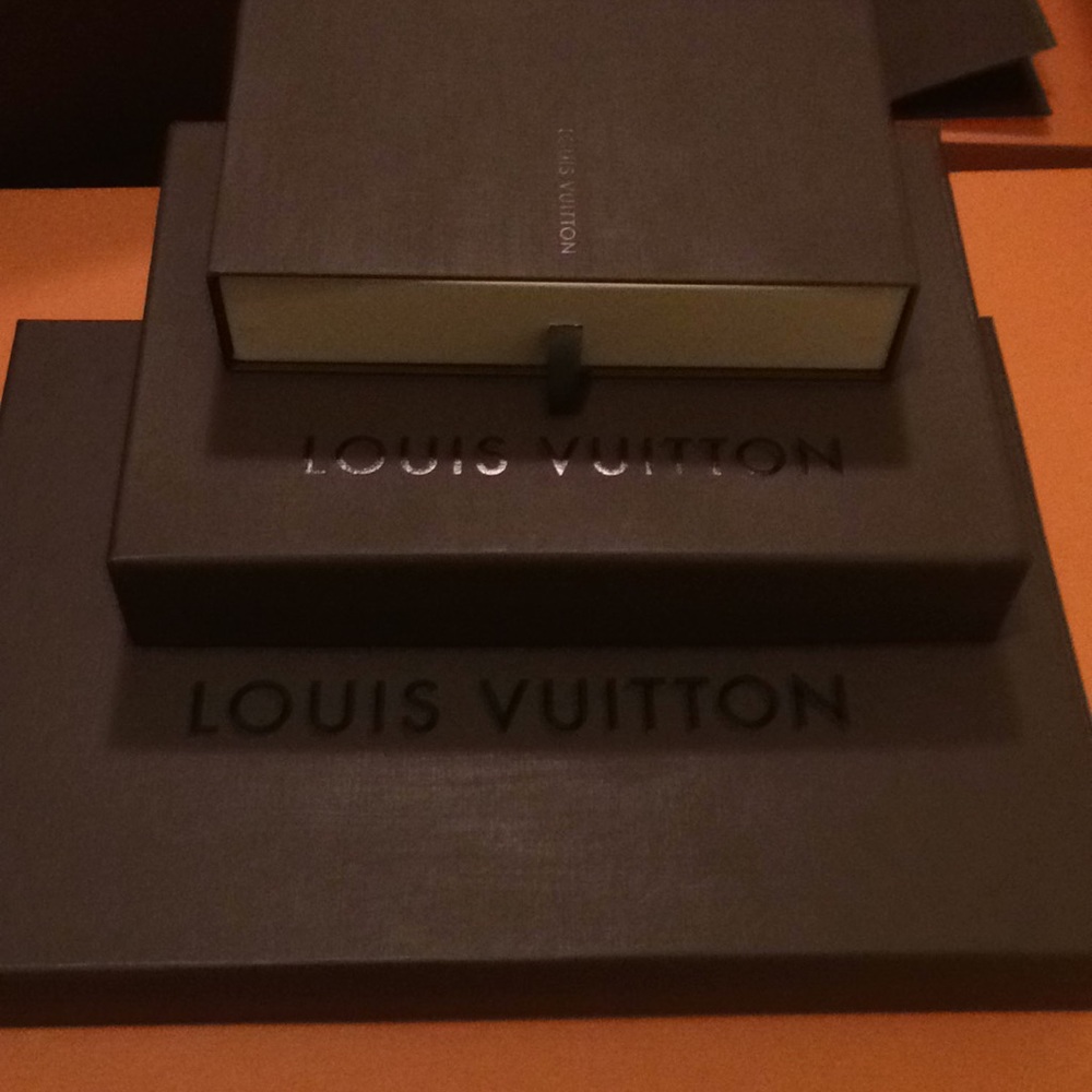 Bundle 3 Louis Vuitton Box & shopping bags
